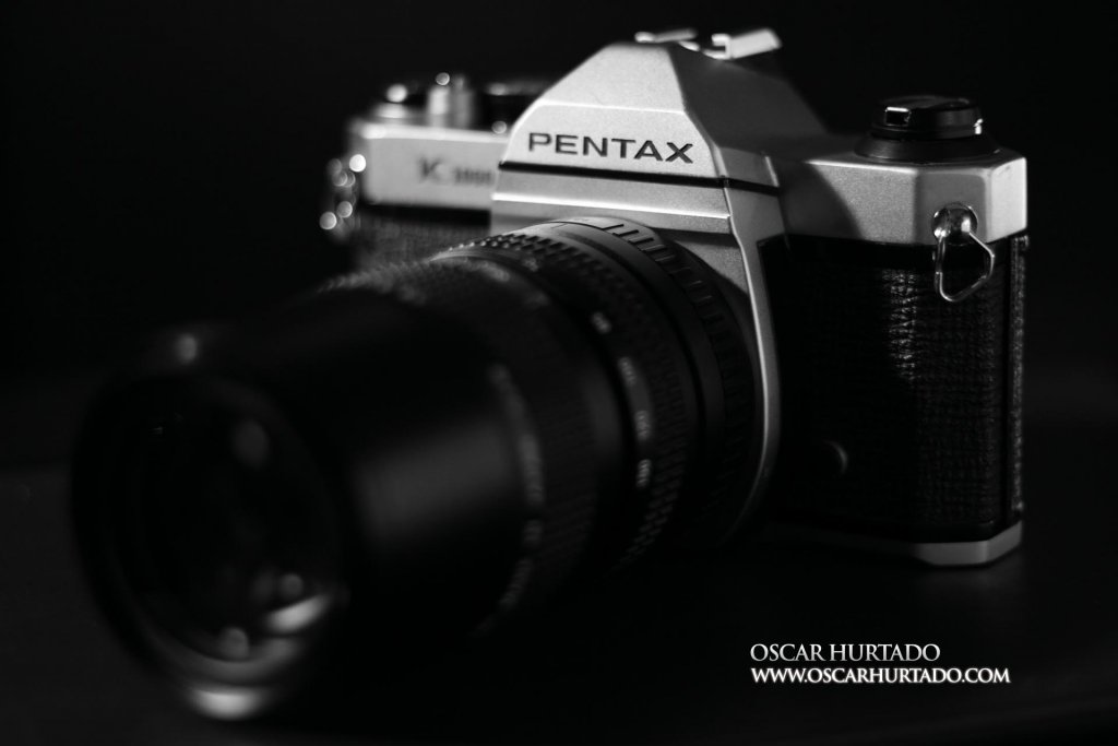 Frontal view with zoom lens attached