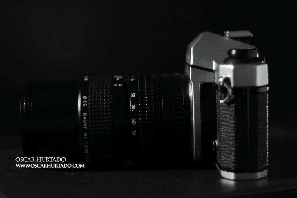 Side view of body and zoom lens