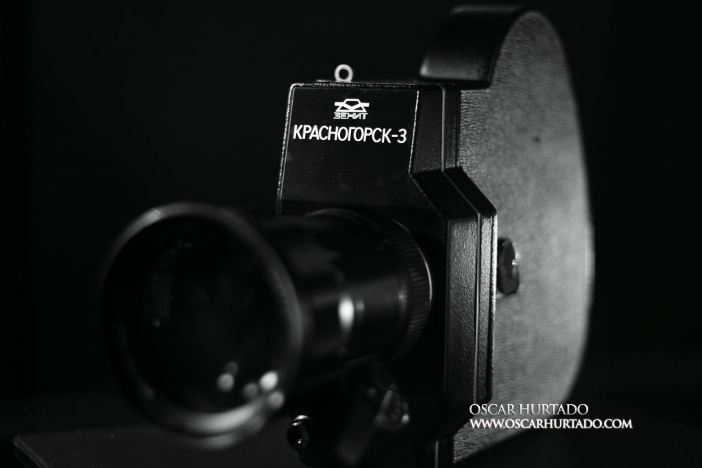 Frontal view with a zoom lens attached