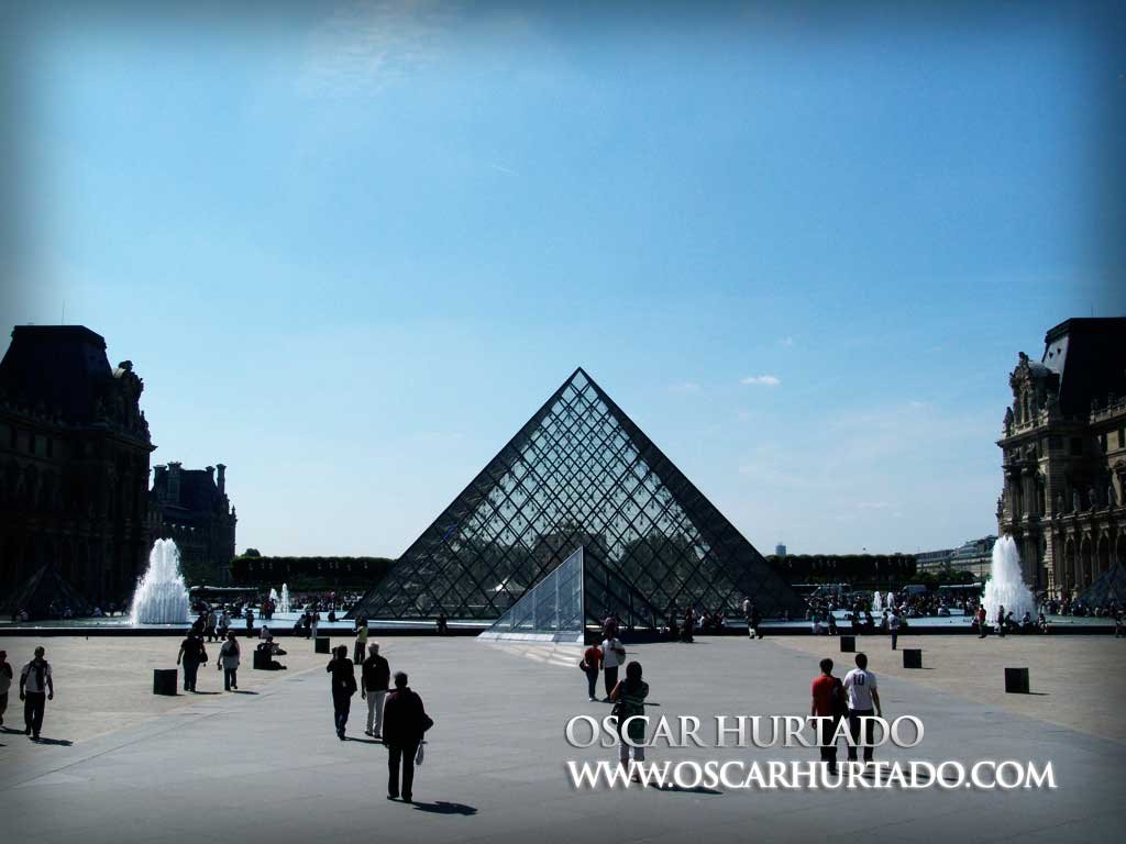 The iconic pyramidal structure of Paris' most known museum